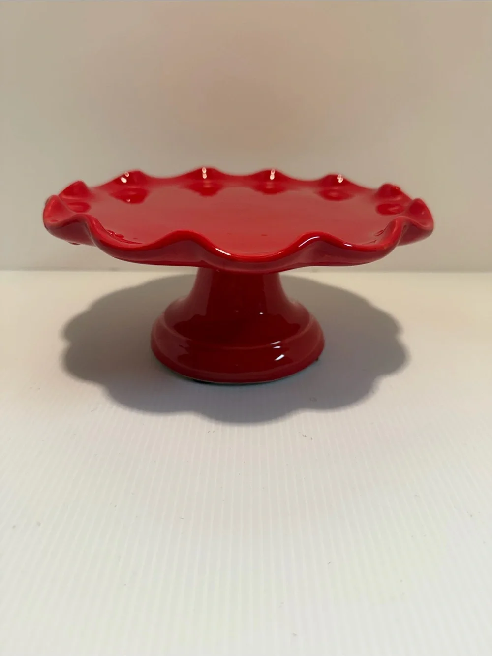 Casafina Cook & Host Red Ruffled Stoneware Pedestal Cake Stand